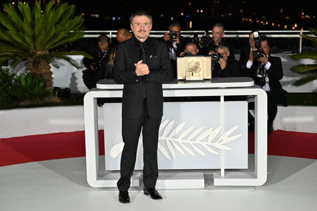 79th Cannes Film Festival - Closing Ceremony CANNES, FRANCE - MAY 23: Romanian director, screenwriter and producer Cristian Mungiu poses with the trophy during a photocall after winning the Palme d Or for the film Fjord during the closing ceremony of the 79th edition of the Cannes Film Festival in Cannes, southern France, on May 23, 2026. Mustafa Yalcin Anadolu Cannes France. Editorial use only. Please get in touch for any other usage.  Copyright: x2026xAnadoluxMustafaxYalcinx