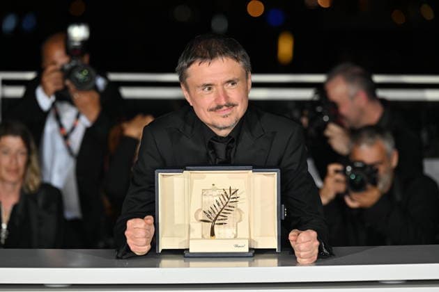 79th Cannes Film Festival - Closing Ceremony CANNES, FRANCE - MAY 23: Romanian director, screenwriter and producer Cristian Mungiu poses with the trophy during a photocall after winning the Palme d Or for the film Fjord during the closing ceremony of the 79th edition of the Cannes Film Festival in Cannes, southern France, on May 23, 2026. Mustafa Yalcin Anadolu Cannes France. Editorial use only. Please get in touch for any other usage.  Copyright: x2026xAnadoluxMustafaxYalcinx