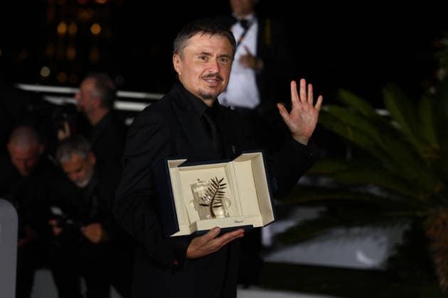 May 23, 2026, Cannes, Cote D azur, France: CRISTIAN MUNGIU celebrates with the Palme d Or won for FJORD during the Winners photocall at the 79th Annual Cannes Film Festival at Palais des Festivals in Cannes, France. Cannes France - ZUMAc179 20260523_zep_c179_108 Copyright: xMickaelxChavetx