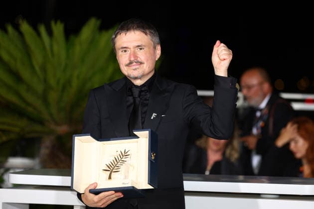 May 23, 2026, Cannes, Cote D azur, France: CRISTIAN MUNGIU celebrates with the Palme d Or won for FJORD during the Winners photocall at the 79th Annual Cannes Film Festival at Palais des Festivals in Cannes, France. Cannes France  - ZUMAc179 20260523_zep_c179_109 Copyright: xMickaelxChavetx