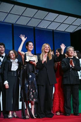 79ème Festival International du Film de Cannes Ceremonie de cloture 79th International Cannes Film Festival Closing Ceremony 456713 2026 05 23 France Okamoto, Tao Efira, Virginie Park, Chan Wook  Copyright: xSergexArnalx xStarfacex STAR_456713_112