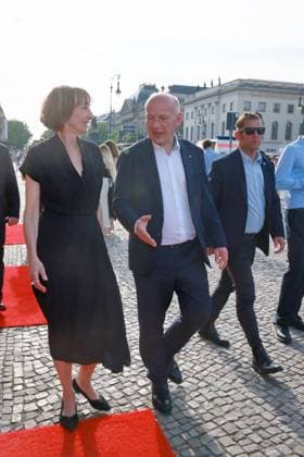 Staatoper für alle 2026, Empfang Elisabeth Sobotka, Kai Wegner Staatsoper Für alle 2026, Roter Teppich an der Staatsoper unter den Linden, Bebelplatz, Berlin, Datum: 23.05.2026 *** State Opera for All 2026, Reception Elisabeth Sobotka, Kai Wegner State Opera For All 2026, Red Carpet at the State Opera Unter den Linden, Bebelplatz, Berlin, Date 23 05 2026 Copyright: xEventpress Kratschx