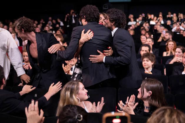 Cannes - Closing Ceremony Spanish director, screenwriter and producer Javier Calvo and Spanish director, screenwriter and producer Javier Ambrossi celebrate with Spanish actress Penelope Cruz after winning the Best Director Prize for the film La Bola Negra during the closing ceremony of the 79th annual Cannes Film Festival at Palais des Festivals on May 23, 2026 in Cannes, France.Photo by Eliot Blondet ABACAPRESS.COM Cannes France France  Copyright: xBlondetxEliot ABACAx