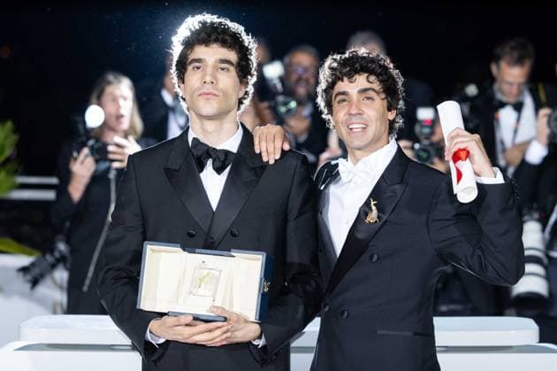 Javier Calvo, Javier Ambrossi prix de la mise en scène pour le film La Bola Negra Photocall of the winners of the 79th Cannes International Film Festival On may 23th 2026 Jacovides Moreau Bestimage Photocall of the winners of the 79th Cannes International Film Festival On may 23th 2026 Cannes France  Copyright: xJACOVIDES-MOREAUx xBESTIMAGExJACOVIDES-MOREAUx xBESTIMAGEx