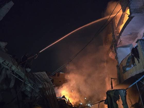 Israeli army continues attacking Gaza despite ceasefire DEIR AL-BALAH, GAZA, PALESTINE - MAY 23: Thick smoke and flames rise from a multi-story apartment building following an Israeli air strike in the city of Deir al-Balah, located in the central Gaza Strip, Palestine on May 23, 2026. Stringer Anadolu Deir al-Balah Gaza. Editorial use only. Please get in touch for any other usage.  Copyright: x2026xAnadoluxStringerx