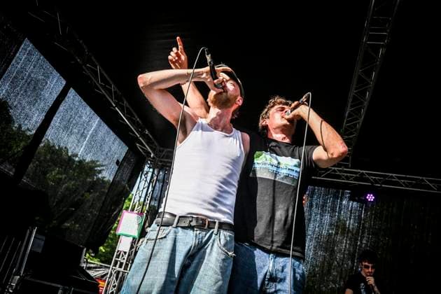 Das Pfingst Open Air Essen-Werden geht in die 41. Runde. Bei sommerlichem Wetter feierten 10000 Menschen das Musikfestival. Das Festival ist umsonst und draußen. Drei Bühnen auf dem Gelände im Löwental wurden bespielt. ** NUR FÜR REDAKTIONELLE ZWECKE ** EDITORIAL USE ONLY **<p>am Samstag, dem 23 05 2026. Das Pfingst Open Air Essen-Werden geht in die 41. Runde. Bei sommerlichem Wetter feierten 10000 Menschen das Musikfestival. Das Festival ist umsonst und draußen. Drei Bühnen auf dem Gelände im Löwental wurden bespielt. Deutschland NRW Essen Copyright: KerstinxKokoska *** The Pfingst Open Air Essen Werden enters its 41st round In summery weather, 10,000 people celebrated the music festival The festival is free and outdoors Three Copyright: KerstinxKokoska doc85z5lpey5gw42bc1jrw ,EDITORIAL USE ONLY
