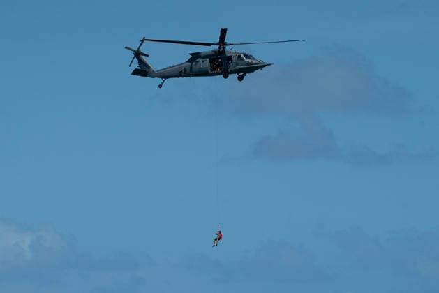 Air show during Memorial Day celebrations and the 250th anniversary of the United States MIAMI BEACH, FLORIDA, UNITED STATES - MAY 23: A military helicopter performs a rescue maneuver during the 2026 Air Show, held as part of the Memorial Day Weekend celebrations and the 250th anniversary of the United States in Miami Beach, Florida, on May 23, 2026. Jesus Olarte Anadolu Florida United States. Editorial use only. Please get in touch for any other usage.  Copyright: x2026xAnadoluxJesusxOlartex