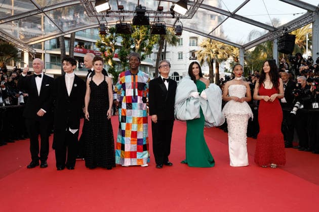 Paul Laverty, Diego Céspedes, Laura Wandel, Isaach de Bankolé, Park Chan wook, Demi Moore, Ruth Negga, Chloé Zhao Montée des marches pour la cérémonie de clôture du 79ème Festival International du Film de Cannes, le 23 mai 2026 Jacovides Moreau Bestimage Red carpet for the closing ceremony of the 79th Cannes International Film Festival Opening ceremony on May 23, 2026 Cannes France  Copyright: xJACOVIDES-MOREAUx xBESTIMAGExJACOVIDES-MOREAUx xBESTIMAGEx