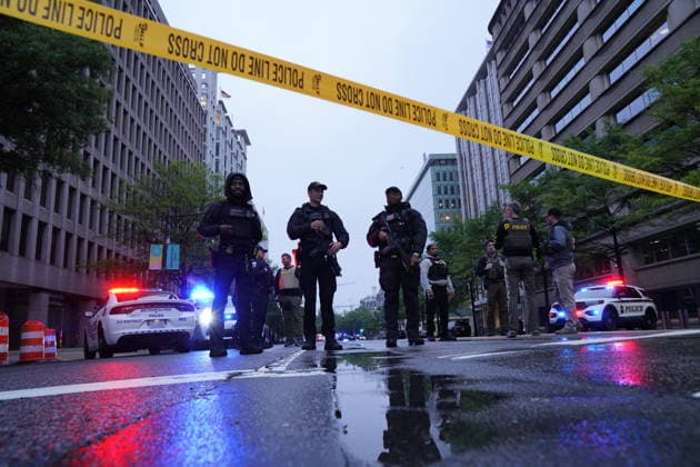 Shots Fired in Vacinity of the White House Police activity in the 1700 block of Pennsylvania Avenue, Northwest, which is one block west of the White House in Washington, DC, USA, on Saturday, May 23, 2026. Two people were shot and taken to a local hospital. Photo by Andrew Thomas CNP ABACAPRESS.COM Washington District of Columbia United States  Copyright: xCNP ABACAx