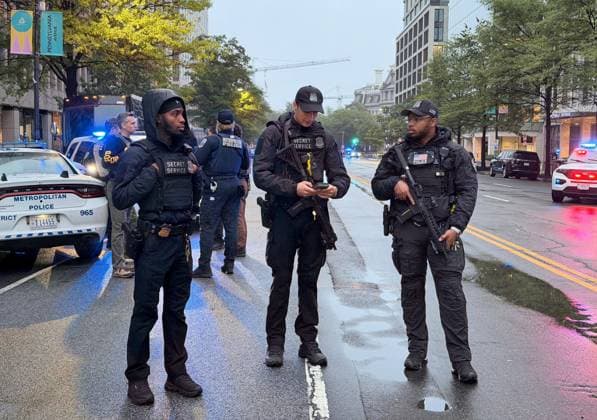 At least 2 people shot near White House WASHINGTON, DC, UNITED STATES - MAY 23: Multiple police vehicles and armed security personnel are deployed near the White House after gunfire erupted in Washington, DC, United States on May 23, 2026. At least two people, including the suspect, were shot near the White House after gunfire erupted Saturday, officials said, according to media reports. Fatih Aktas Anadolu Washington DC United States. Editorial use only. Please get in touch for any other usage.  Copyright: x2026xAnadoluxFatihxAktasx