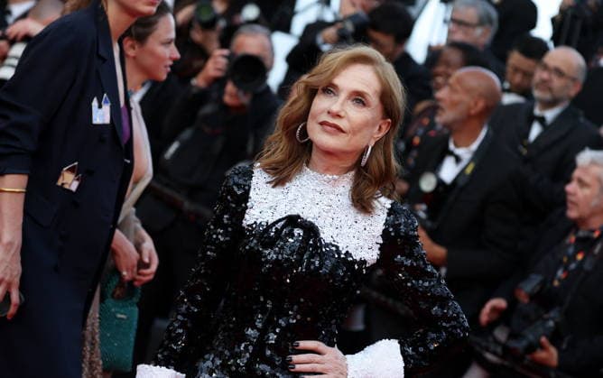 Isabelle Huppert Montée des marches pour la cérémonie de clôture du 79ème Festival International du Film de Cannes, le 23 mai 2026 Jacovides Moreau Bestimage Red carpet for the closing ceremony of the 79th Cannes International Film Festival Opening ceremony on May 23, 2026 Cannes France  Copyright: xJACOVIDES-MOREAUx xBESTIMAGExJACOVIDES-MOREAUx xBESTIMAGEx