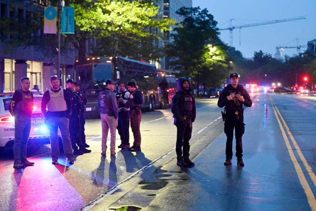 Multiple Shots Fired Half A Block From White House Complex Law enforcement work the scene after multiple rapid-fire gunshots ring out outside the White House on May 23, 2026 in Washington, DC. A suspect was killed after opening fire on a Secret Service checkpoint outside the White House Saturday evening. Photo by Olivier Douliery ABACAPRESS.COM Washington DC United States  Copyright: xDoulieryxOlivier ABACAx