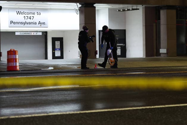 WASHINGTON, D.C. MAY 23: Police Officers investigate after shots were fired after a suspect approached a security checkpoint near the White House and began firing at officers and later died at a hospital near by after being shot by Secret Service officers on May 23, 2026 in Washington, D.C. Copyright: xmpi34 MediaPunchx