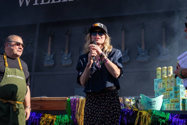 2026 BottleRock Napa Valley - Day 1 Chef Emeril Lagasse and Chelsea Handler seen onstage at the Williams Sonoma Culinaryduring the 2026 BottleRock festival at Napa Valley Expo on May 22, 2026 in Napa, California. Napa California United States Copyright: xPaigexErlandson imageSPACEx