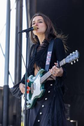 May 23, 2026, Napa, California, U.S: Musician CHARLOTTE LAWRENCE during the BottleRock Music Festival in Napa, California Napa U.S  - ZUMAs135 20260523_zap_s135_073 Copyright: xDanielxDeSloverx