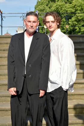 Michael Michalsky mit Gast beim BMW X Staatsoper Unter den Linden Event Staatsoper für alle 2026 mit der Live-Übertragung von Nabucco auf dem Bebelplatz. Berlin, 23.05.2026 *** Michael Michalsky with guest at the BMW X Staatsoper Unter den Linden event Staatsoper für alle 2026 with the live broadcast of Nabucco on Bebelplatz Berlin, 23 05 2026 Foto:xM.xBehrensx xFuturexImagex staatsoper_6541
