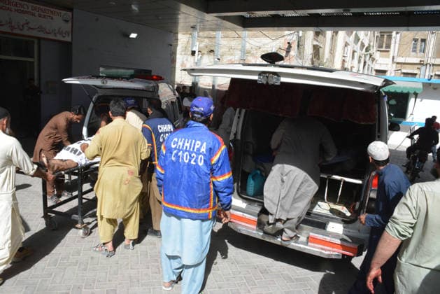 Several injured in explosion targeting train in southwest Pakistan QUETTA,PAKISTAN - MAY 24: Pakistani forces and rescue workers are busy with relief work after an explosion injured several people near Chaman Phatak Quetta southwestern Balochistan, Pakistan on Sunday May 24, 2026. Mazhar Chandio Anadolu Quetta Pakistan. Editorial use only. Please get in touch for any other usage.  Copyright: x2026xAnadoluxMazharxChandiox
