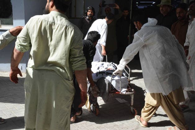 Several injured in explosion targeting train in southwest Pakistan QUETTA,PAKISTAN - MAY 24: Pakistani forces and rescue workers are busy with relief work after an explosion injured several people near Chaman Phatak Quetta southwestern Balochistan, Pakistan on Sunday May 24, 2026. Mazhar Chandio Anadolu Quetta Pakistan. Editorial use only. Please get in touch for any other usage.  Copyright: x2026xAnadoluxMazharxChandiox