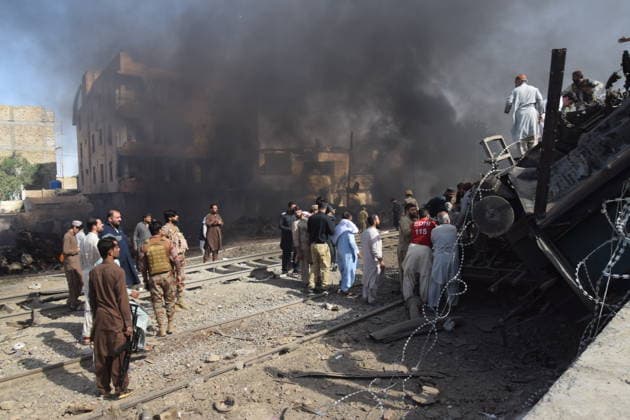Several injured in explosion targeting train in southwest Pakistan QUETTA,PAKISTAN - MAY 24: Pakistani forces and rescue workers are busy with relief work after an explosion injured several people near Chaman Phatak Quetta southwestern Balochistan, Pakistan on Sunday May 24, 2026. Mazhar Chandio Anadolu Quetta Pakistan. Editorial use only. Please get in touch for any other usage.  Copyright: x2026xAnadoluxMazharxChandiox