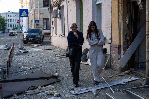 2 killed and 56 wounded in a Russian airstrike on Kyiv KYIV, UKRAINE - MAY 24: Local residents react at the site of a Russian airstrike in Kyiv, Ukraine on May 24, 2026. 2 people were reported to be killed and 56 were wounded. Danylo Antoniuk Anadolu Kyiv Ukraine. Editorial use only. Please get in touch for any other usage.  Copyright: x2026xAnadoluxDanyloxAntoniukx