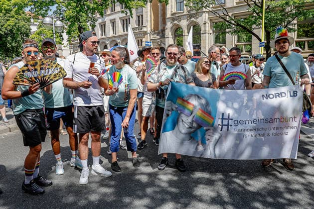 CSD Hannover 2026 - Motto: Wir schreiben Zukunft: Gleichberechtigt. Selbstbestimmt. Queer. Teilnehmende des CSD Hannover 2026 Hannover Georgsstraße Niedersachsen, Region Hannover Germany *** CSD Hannover 2026 Motto We are writing the future Equal rights Self-determined Queer Participants of CSD Hannover 2026 Hannover Georgsstraße Lower Saxony, Hannover Region Germany