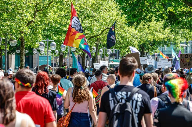 CSD Hannover 2026 - Motto: Wir schreiben Zukunft: Gleichberechtigt. Selbstbestimmt. Queer. Teilnehmende gehen auf der Georgsstraße in Richtung Ägiedientorplatz Hannover Georgsstraße Niedersachsen, Region Hannover Germany *** CSD Hannover 2026 Motto We write the future Equal rights Self-determined Queer Participants walk on Georgsstraße towards Ägiedientorplatz Hannover Georgsstraße Lower Saxony, Region Hannover Germany