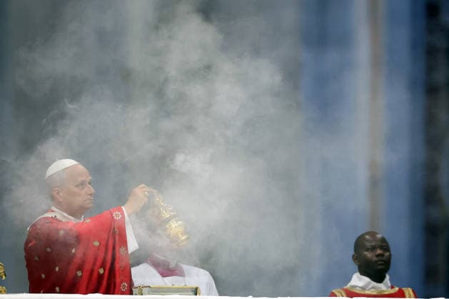 IPA85030682 - Vatican City, May 24, 2026: Solemn celebration of the Mass of Pentecost presided over by Pope Leo XIV at the central altar of St. Peter s Basilica. Thousands of faithful took part in the liturgy dedicated to the descent of the Holy Spirit, a central moment in Christian tradition and a symbol of unity and renewal for the universal Church.  Copyright: xmarcoxiacobuccix xmarcoxiacobuccix 85030682