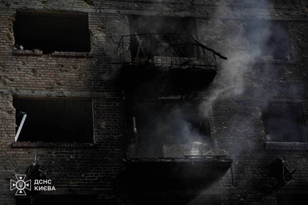 Aftermath of Russian attack in Ukraine KYIV, UKRAINE - MAY 24: (----EDITORIAL USE ONLY - MANDATORY CREDIT - UKRAINIAN INTERIOR MINISTRY HANDOUT - NO MARKETING NO ADVERTISING CAMPAIGNS - DISTRIBUTED AS A SERVICE TO CLIENTS----) A view of destroyed building as the firefighters work on the site after a Russian attack in Kyiv, Ukraine on May 24, 2026. Interior Ministry of Ukraine Anadolu Kyiv Ukraine. Editorial use only. Please get in touch for any other usage.  Copyright: x2026xAnadoluxInteriorxMinistryxofxUkrainex