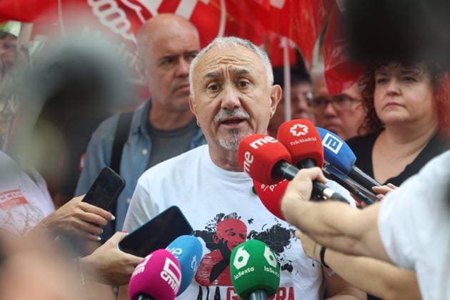 Demonstration in defense of the right to housing Madrid The secretary general of UGT, Pepe Alvarez, gives statements to the media during a demonstration in defense of the right to access to housing, May 24, 2026, Madrid Spain The mobilization, called by the Sindicato de Inquilinas e Inquilinos de Madrid and different housing collectives under the slogan La vivienda nos cuesta la vida Bajemos los precios (Lets lower the prices) aims to denounce the rising cost of rent, the difficulty to buy a house and the impact that these prices have on the daily lives of thousands of residents 24 MAY 2026 MANIFESTACIÓN Madrid Madrid Spain  Copyright: xRicardoxRubiox 7547004