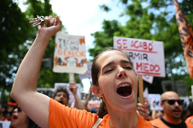 May 24, 2026, Madrid, Madrid, Spain: Thousands of demonstrators march through central Madrid to demand affordable housing and protest against rising rental prices, as the Spanish capital joins nationwide mobilizations calling for stronger housing protections and access to decent homes. Madrid Spain  - ZUMAd308 20260524_zsp_d308_010 Copyright: xJuanxCarlosxLucasx