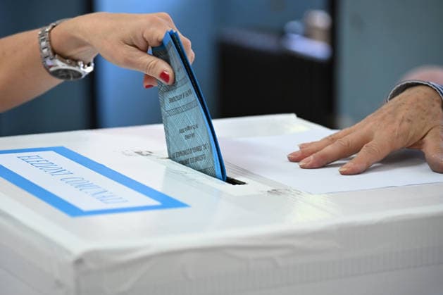 News Bilder des Tages IPA85031302 - sal - 24 05 2026 Salerno. Salerno municipal elections.  Copyright: xFrancescoxPecorarox xFrancescoxPecorarox 85031302