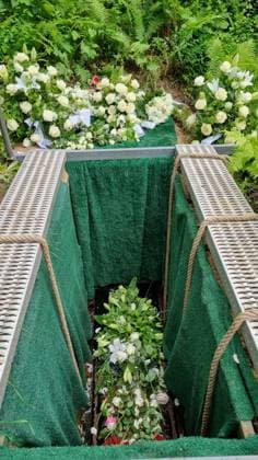 Trauerfeier und Beisetzung von Schauspielerin Waltraut Habicht (1932-1926) auf dem Friedhof Heerstraße. Berlin, 22.05.2026 *** Funeral service and burial of actress Waltraut Habicht 1932 1926 at the Heerstraße cemetery Berlin, 22 05 2026 Copyright: xMatthiasxWehnertx