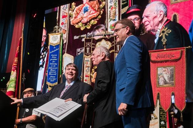 Writer and former dissident Milan Uhde (middle) received the Sudeten Germans Award from Sudeten German leader Bernd Posselt (left) within the 76th Sudeten German Congress in Brno, which continued at Brno Exhibition Centre on Saturday, May 24, 2026. (CTKxPhoto PatrikxUhlir) CTKPhotoP2026052403097  CTKPhotoP2026052403097