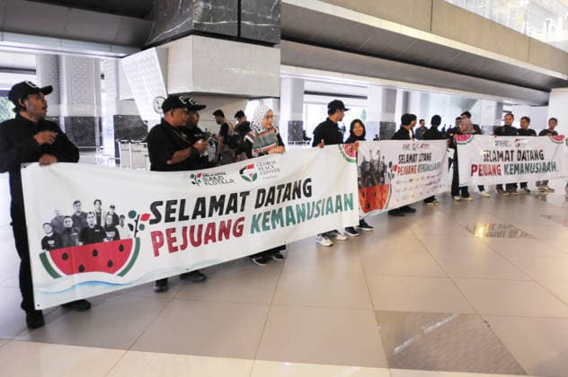 Global Sumud Flotilla volunteers reunite with families after return home in Indonesia TANGERANG, BANTEN, MAY 24: Upon arriving in Indonesia, a number of humanitarian mission volunteers meet with relatives and are greeted by their families as an expression of gratitude for their safe return after completing a humanitarian mission to Gaza, at Soekarno-Hatta Airport on May 24, 2026. Nine Indonesian volunteers from the Global Sumud Flotilla (GSF) arrived in Istanbul after being released from Israeli military detention for attempting to deliver medical and logistical aid to Gaza. As part of the flotilla’s 2026 mission, nearly 1,000 volunteers from 70 countries sailed toward Gaza, with more than 400 activists reaching the sea before being interce  Copyright: x2026xAnadoluxDasrilxRoszandix