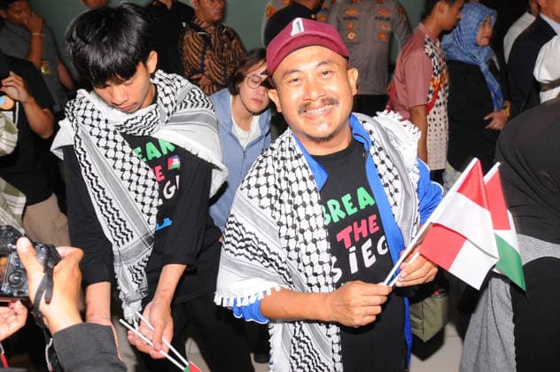Global Sumud Flotilla volunteers reunite with families after return home in Indonesia TANGERANG, BANTEN, MAY 24: Upon arriving in Indonesia, a number of humanitarian mission volunteers meet with relatives and are greeted by their families as an expression of gratitude for their safe return after completing a humanitarian mission to Gaza, at Soekarno-Hatta Airport on May 24, 2026. Nine Indonesian volunteers from the Global Sumud Flotilla (GSF) arrived in Istanbul after being released from Israeli military detention for attempting to deliver medical and logistical aid to Gaza. As part of the flotilla’s 2026 mission, nearly 1,000 volunteers from 70 countries sailed toward Gaza, with more than 400 activists reaching the sea before being interce  Copyright: x2026xAnadoluxDasrilxRoszandix