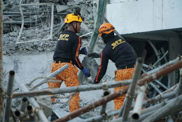 Building collapsed in Philippines, trapping multiple people, killing at least one ANGELES, PAMPANGA PROVINCE, PHILIPPINES - MAY 24: (----EDITORIAL USE ONLY - MANDATORY CREDIT - BUREAU OF FIRE PROTECTION (BFP) HANDOUT - NO MARKETING NO ADVERTISING CAMPAIGNS - DISTRIBUTED AS A SERVICE TO CLIENTS----) Rescuers conduct search and rescue operations at the rubble of a building after it collapsed, in Angeles, Pampanga Province, Philippines, on May 24, 2026. One Malaysian national has been found dead, at least 24 were rescued alive and at least 21 are still missing, after the nine-storey building that was under construction collapsed, according to the local authorities. Bureau of Fire Protection Handout Anadolu Angeles Philippines. Editoria  Copyright: x2026xAnadoluxBureauxofxFirexProtectionx xHandoutx