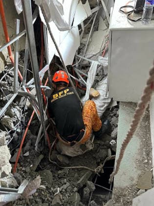Building collapsed in Philippines, trapping multiple people, killing at least one ANGELES, PAMPANGA PROVINCE, PHILIPPINES - MAY 24: (----EDITORIAL USE ONLY - MANDATORY CREDIT - BUREAU OF FIRE PROTECTION (BFP) HANDOUT - NO MARKETING NO ADVERTISING CAMPAIGNS - DISTRIBUTED AS A SERVICE TO CLIENTS----) (EDITORS NOTE: Image depicts death) A body of a Malaysian national was recovered from the rubble of a building after it collapsed, in Angeles, Pampanga Province, Philippines, on May 24, 2026. One Malaysian national has been found dead, at least 24 were rescued alive and at least 21 are still missing, after the nine-storey building that was under construction collapsed, according to the local authorities. Search and rescue efforts are still un  Copyright: x2026xAnadoluxBureauxofxFirexProtectionx xHandoutx