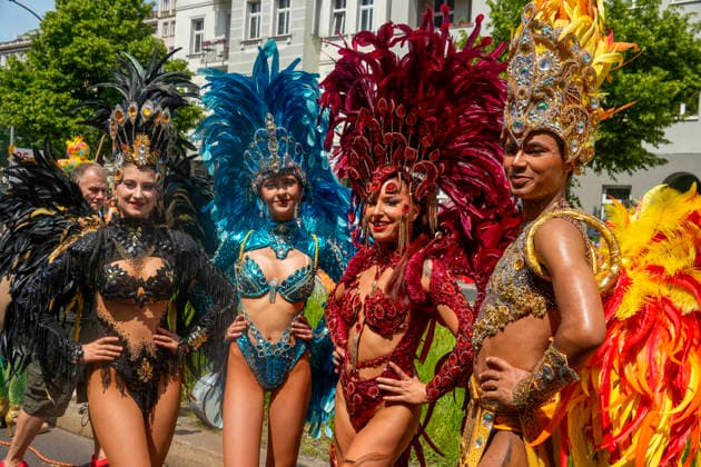 News Bilder des Tages Karneval der Kulturen 2026, Event, Strassenfest, , Multikulti, Berlin-Kreuzberg, Karneval der Kulturen 2026, Event, Strassenfest , Multikulti, Berlin-Kreuzberg, 30 Jahre Karneval der Kulturen, Samba, Start Nr. 1 Sapucaiu no Samba *** Carnival of Cultures 2026, event, street party, , multicultural, Berlin Kreuzberg, Carnival of Cultures 2026, event, street party, multicultural, Berlin Kreuzberg, 30 years Carnival of Cultures, Samba, Start Nr 1 Sapucaiu no Samba