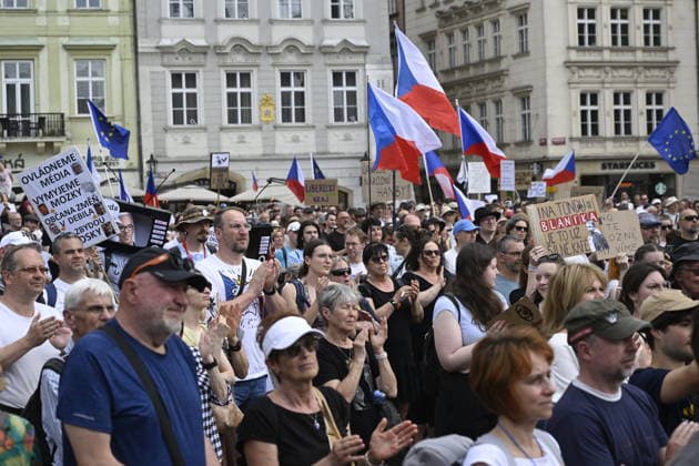 Millions Moments association organises march in Prague to Government Office in support of public Czech Television and Czech Radio. The march starts at Old Town Square, Prague, Czech Republic, on May 24, 2026. (CTKxPhoto MichalxKrumphanzl) CTKPhotoP2026052404552  CTKPhotoP2026052404552