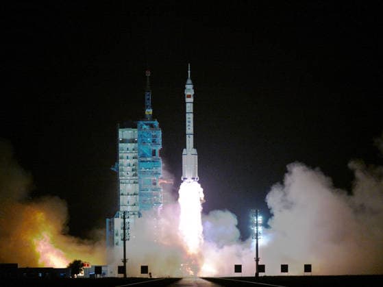 (260524) -- JIUQUAN, May 24, 2026 -- The Shenzhou-23 crewed spaceship, atop a Long March-2F carrier rocket, blasts off from the Jiuquan Satellite Launch Center in northwest China, May 24, 2026. China launched the Shenzhou-23 crewed spaceship on Sunday, which will send three astronauts to its orbiting Tiangong space station. ) FOCUS China launches Shenzhou-23 crewed spaceship LianxZhen 