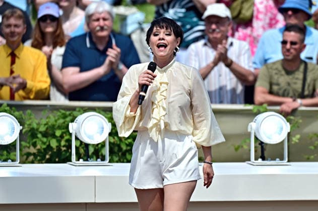 ZDF - Fernsehgarten. Sängerin Francine Jordi während der ZDF - Unterhaltungsshow Fernsehgarten am 24.05.2026 in Mainz. 20260524MWI124372 *** ZDF Fernsehgarten singer Francine Jordi during the ZDF entertainment show Fernsehgarten on 24 05 2026 in Mainz 20260524MWI124372
