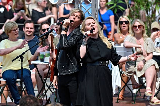 ZDF - Fernsehgarten. Sängerin Patricia Kelly und The Dark Tenor ( bürgl. William Billy Andrew Volk , Billy Andrews ) während der ZDF - Unterhaltungsshow Fernsehgarten am 24.05.2026 in Mainz. 20260524MWI124488 *** ZDF Fernsehgarten singer Patricia Kelly and The Dark Tenor bürgl William Billy Andrew Volk , Billy Andrews during the ZDF entertainment show Fernsehgarten on 24 05 2026 in Mainz 20260524MWI124488