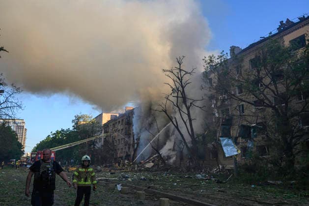 One Of The Largest Combined Missile And Drone Attacks On The Ukrainian Capital Overnight Rescuers work at the sites of missile strikes in Kyiv, Ukraine, on May 24, 2026, following one of the largest combined missile and drone operations on the Ukrainian capital overnight. Kyiv is the main target of the operation. A total of 604 aerial targets are intercepted, including 55 missiles and 549 drones. At least two people are killed and 77 injured, including children. Kyiv Ukraine  Copyright: xMaxymxMarusenkox originalFilename: musiienko-notitle260524_npWtl.jpg