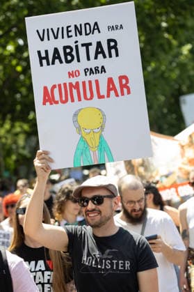 May 24, 2026, Madrid, Madrid, SPAIN: Thousands of citizens demonstrated in Madrid to demand measures against real estate speculation in Spain...The housing crisis has inflated the prices of homes for sale by nearly 120% in the last 10 years, while rents are rising by an average of 10% annually. Madrid SPAIN - ZUMAl221 20260524_zip_l221_015 Copyright: xIgnacioxLopezxIsasmendix