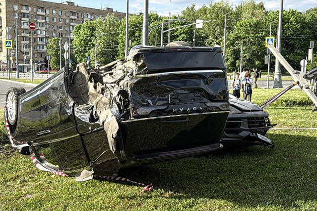 RUSSIA, MOSCOW - MAY 24, 2026: The scene of a road collision involving the car of football player Alexander Prudnikov, at the crossing of Michurinsky Prospekt Street and Lomonosovsky Prospekt Street Moscow Russia  - ZUMAt113 20260524_zaa_t113_288 Copyright: xIlyaxLazarevx