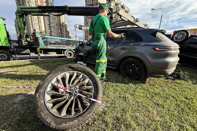 RUSSIA, MOSCOW - MAY 24, 2026: The scene of a road collision involving the car of football player Alexander Prudnikov, at the crossing of Michurinsky Prospekt Street and Lomonosovsky Prospekt Street Moscow Russia  - ZUMAt113 20260524_zaa_t113_290 Copyright: xIlyaxLazarevx