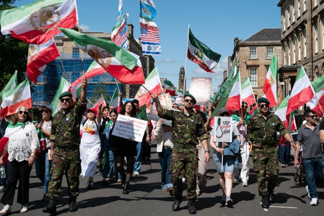 News Bilder des Tages May 24, 2026, Glasgow, Scotland, UK: Members of Scotlands Iranian community opposed to the Islamic regime were joined by compatriots from further afield at a demonstration supporting anti-regime protesters imprisoned in Iran following uprisings earlier this year. Protesters voiced concerns over alleged human rights abuses and executions carried out by the regime. Glasgow UK  - ZUMAs357 20260524_zip_s357_016 Copyright: xCameronxScottx