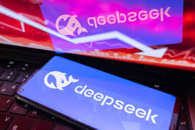 DeepSeek The DeepSeek logo appears on a smartphone screen, and an exchange rate arrow is displayed on a laptop computer screen in the background in Athens, Greece, on May 24, 2026. Athens Greece  Copyright: xNikolasxKokovlisx originalFilename: kokovlis-notitle260524_npGFC.jpg