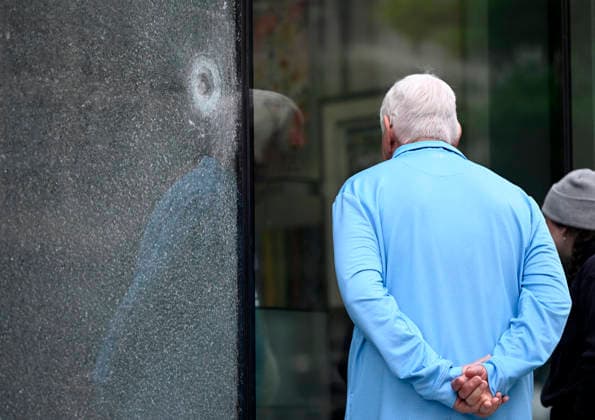 Bullet holes and shattered glass remain at The People s House near White House Complex Bullet holes and shattered glass remain at The People s House, on May 24, 2026, in Washington, DC after the U.S. Secret Service shot a person near the White House on Saturday. On Saturday, May 23, two people were struck in a shooting near the intersection of Pennsylvania Avenue and 17th Street Northwest, located just outside the White House complex. Photo by Olivier Douliery ABACAPRESS.COM Washington DC United States  Copyright: xDoulieryxOlivier ABACAx