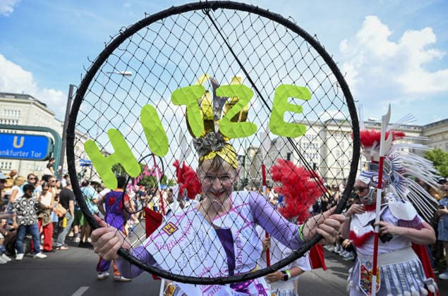 Berlin hosts colorful 30th Carnival of Cultures BERLIN, GERMANY - MAY 24: Artists and dancers perform in vibrant costumes during the parade on Karl-Marx-Allee as part of the 30th Carnival of Cultures in Berlin, Germany, on May 24, 2026. Halil Sagirkaya Anadolu Berlin Germany. Editorial use only. Please get in touch for any other usage.  Copyright: x2026xAnadoluxHalilxSagirkayax
